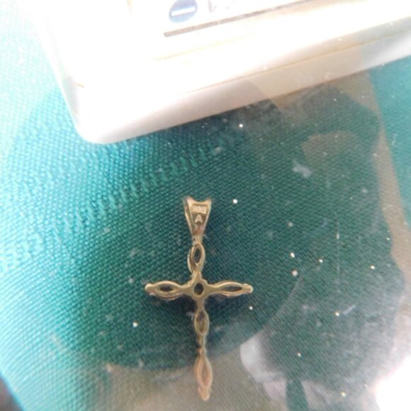 Sterling silver purple jeweled cross pendant mint condition - Picture 6 of 7